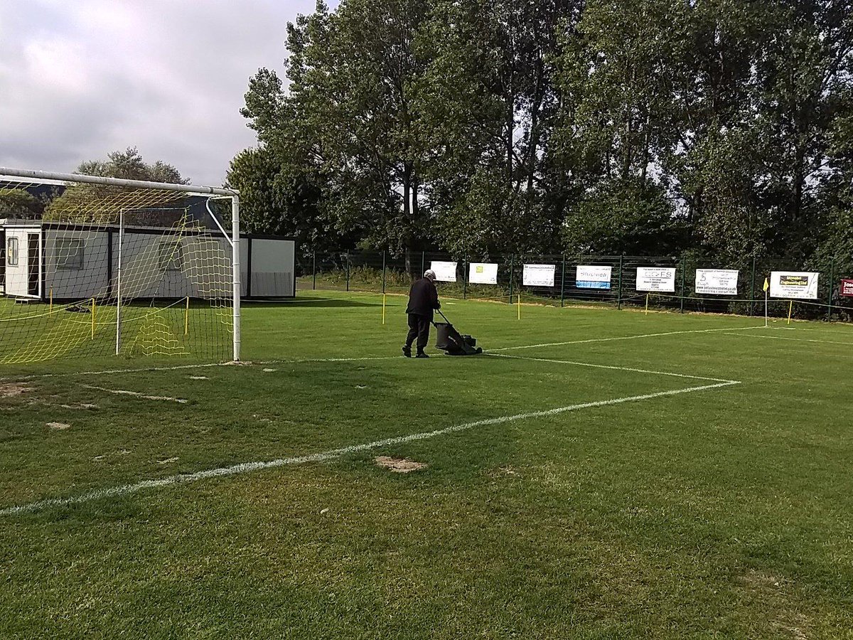 JD giving the box a final cut for today Vs. <a href="/BvJfc/">Blantyre Victoria FC</a> #comeonthehill