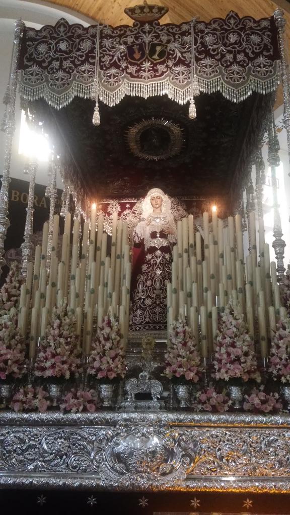 LaChicota_'s tweet photo. Horas de espera. Así luce Ntra. Madre y Sra. de los Dolores para su Coronación #CoronaciónDolores http://t.co/Tb78iMZlJC