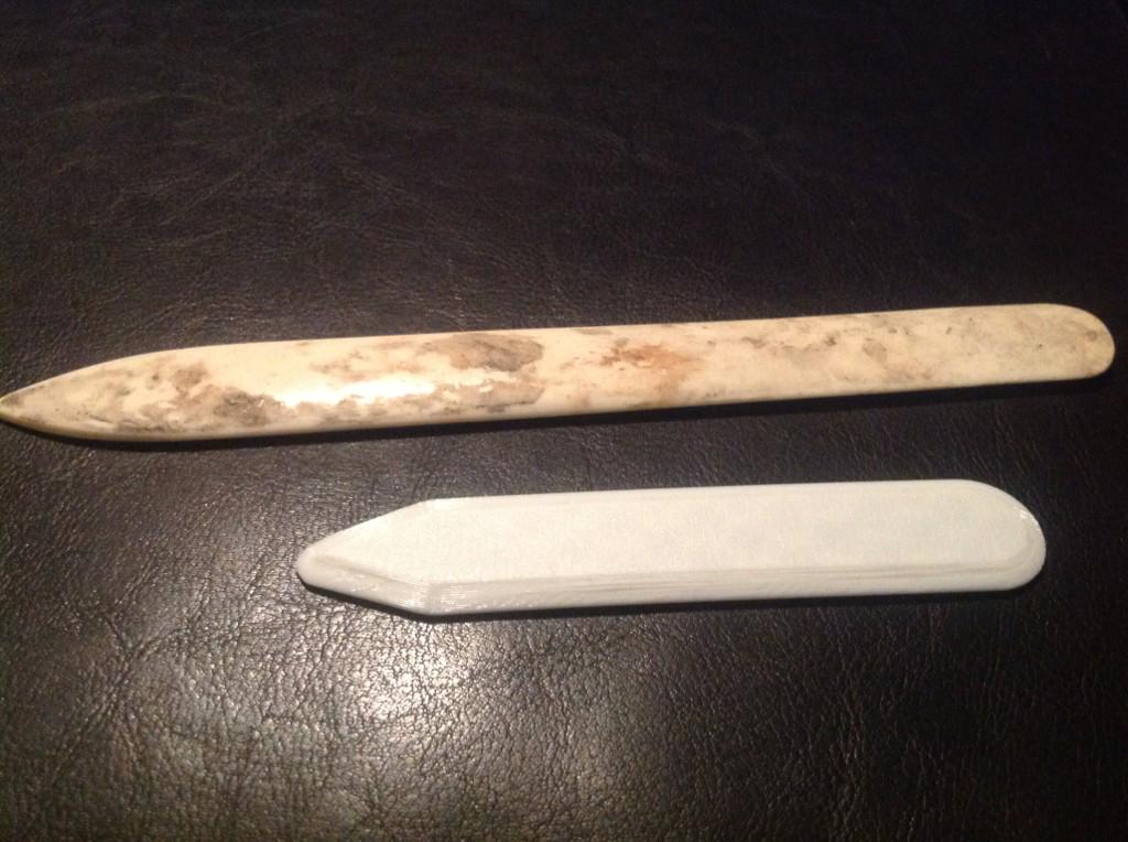 librostat's tweet image. Pritty thrilled with this #3Dprinted #bonefolder fresh off my printer this eve - #3Dprinting meets #bookarts #yyj