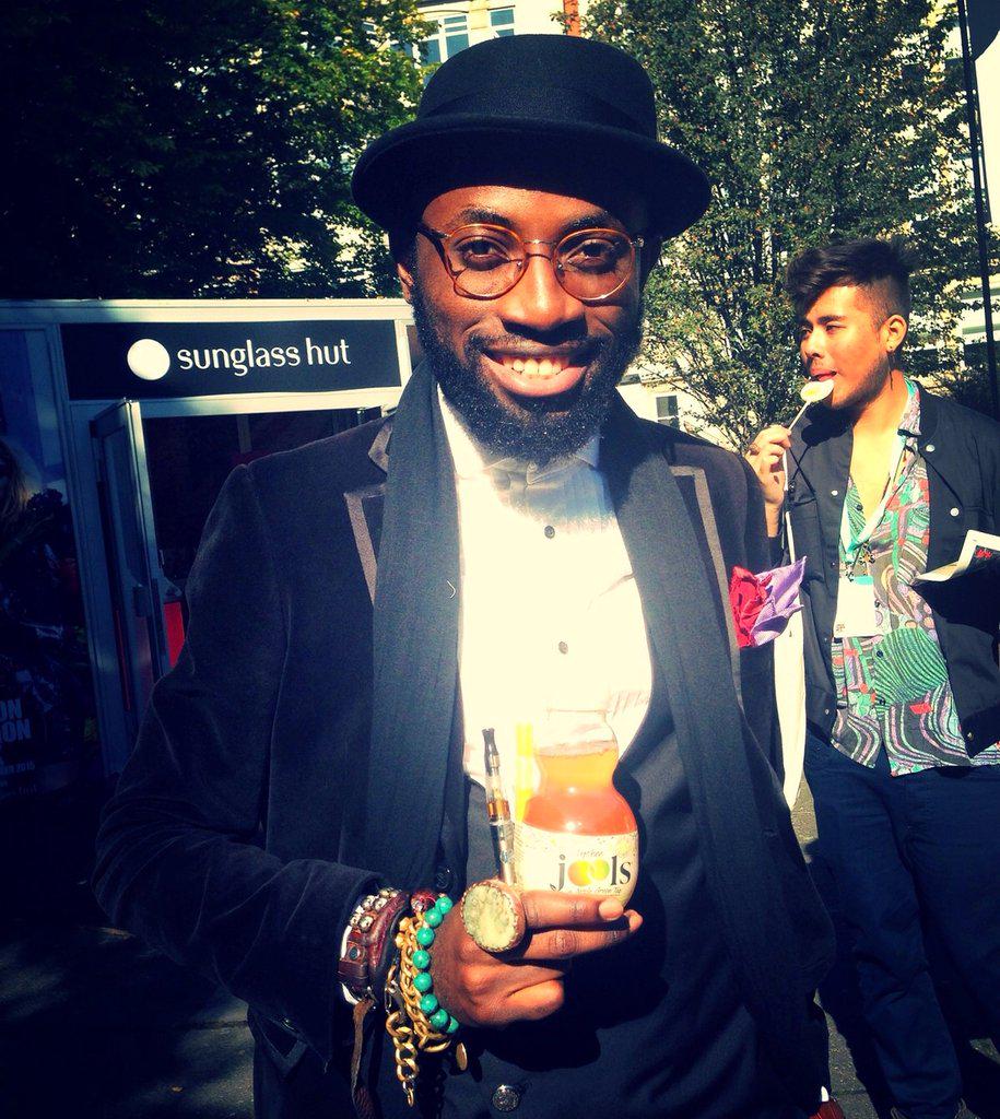 JoolsDrinks's tweet photo. Sun's out for #lfw #fashionweek #London #bonjools π http://t.co/EnW5k5lqrN