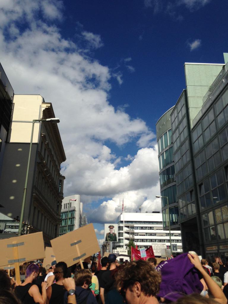 Die Demo ist gestartet! Schönes Wetter und entschlossene Stimmung den #marschfürdasleben zu stoppen. #nofundis15