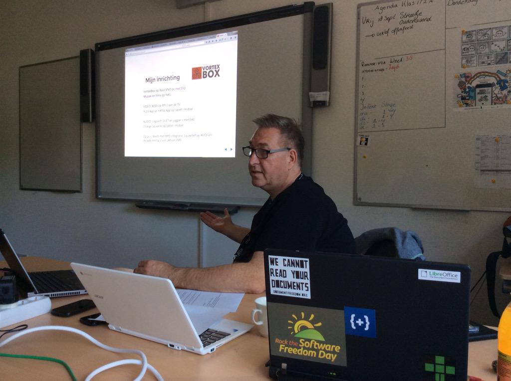 NLLGG's tweet image. Freedom of choice... André weet wel wat kiest voor audio en video. #vortexbox @NLLGG software freedom day