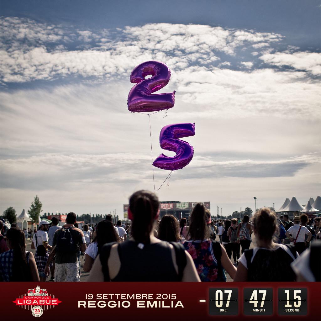 ligabue's tweet photo. 25 anni di Rock "Made in Liga":
il tempo vola!
#campovolo2015 #ligabue #buoncompleannoelvis #girodelmondo http://t.co/O5tJbKJSDg