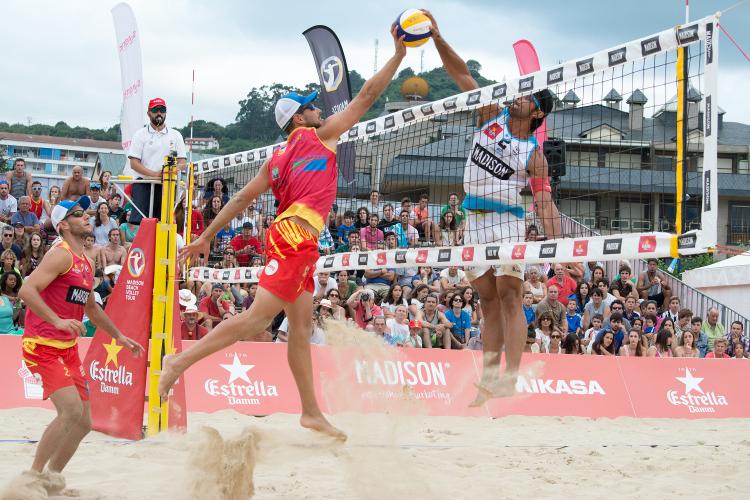 BeachVolleyMAD's tweet photo. Nuestro Instagram congela los mejores momentos del #MBVT2015 ¿Te lo vas a perder? http://t.co/4WXDepKhF5 http://t.co/lkjNmPxPE2