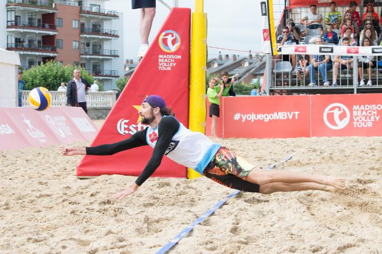 BeachVolleyMAD's tweet photo. Nuestro Instagram congela los mejores momentos del #MBVT2015 ¿Te lo vas a perder? http://t.co/4WXDepKhF5 http://t.co/lkjNmPxPE2