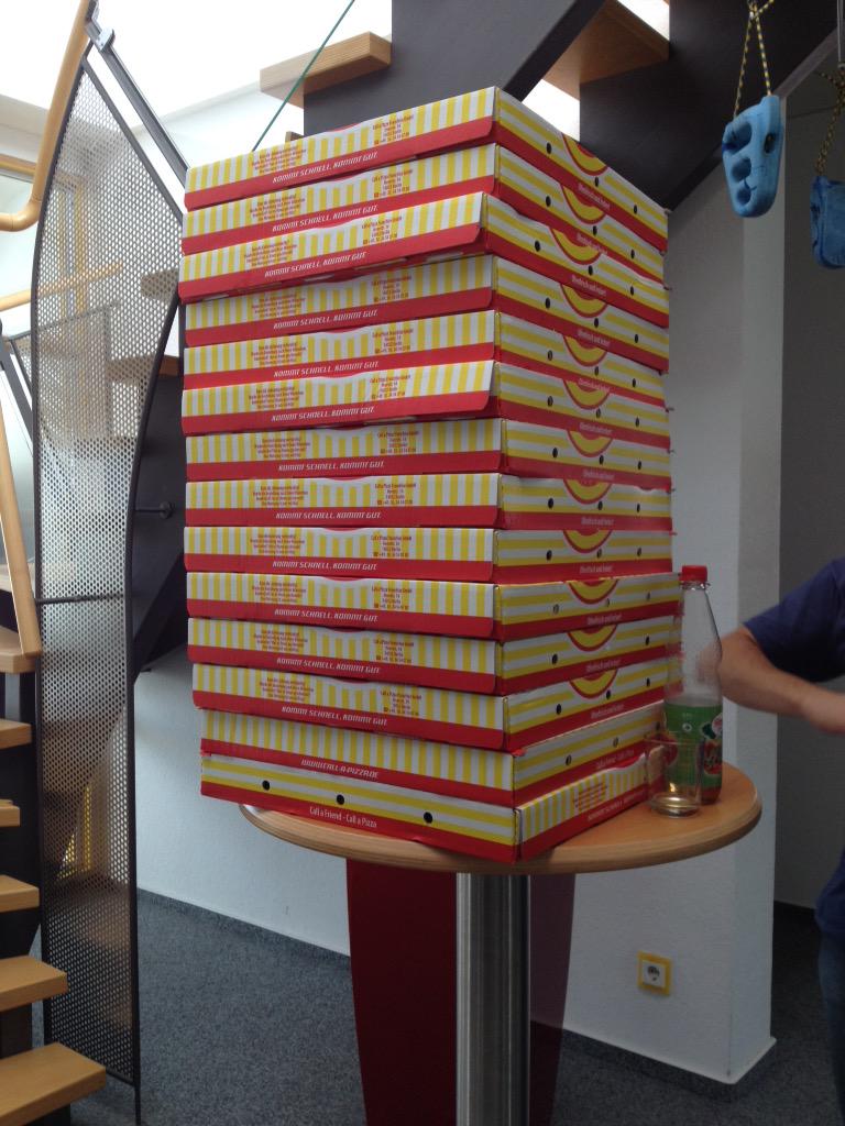 micronautz's tweet image. PIIIIZZAAAA!!! 😍👍🏼🍕 #cdks @CoderDojoKassel @Micromata