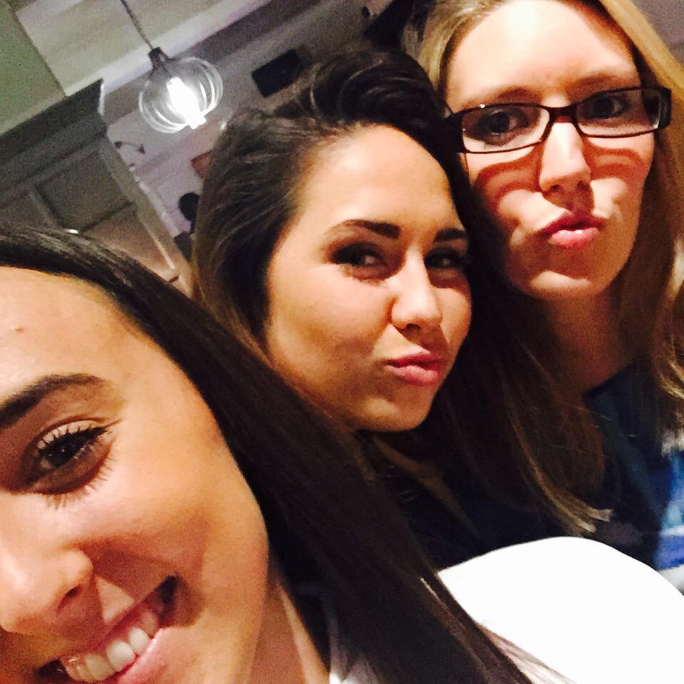 EliseRyan_'s tweet photo. Leaving drinks!! 🍹 http://t.co/60UTiqM2TD