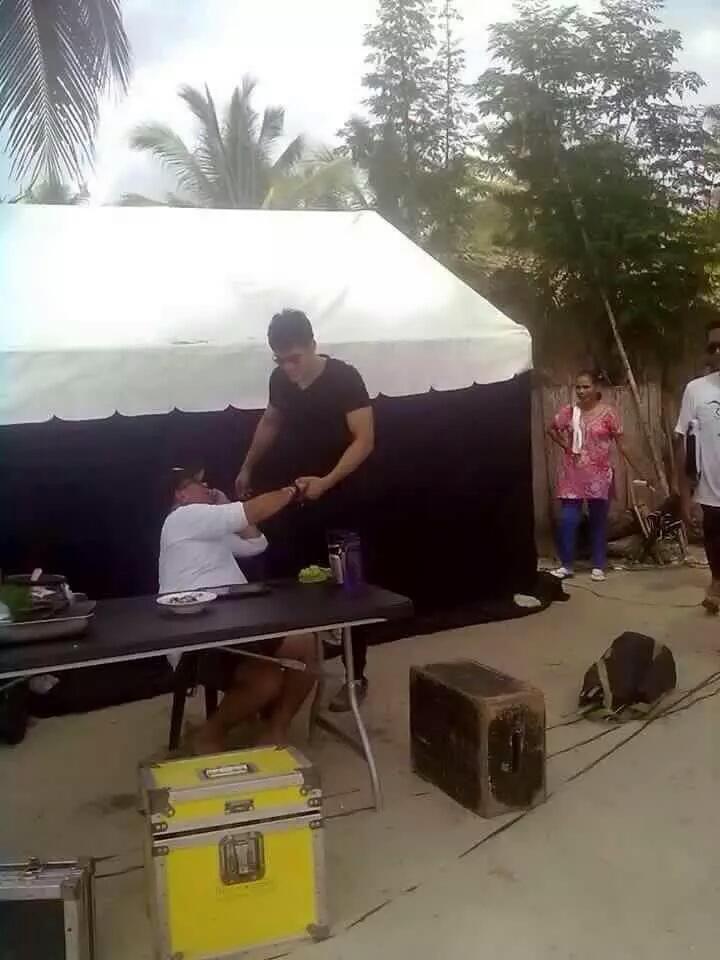 gogohyubari's tweet photo. The Story of Us! Kim and Xian teleserye! http://t.co/F4rPPTVCbx