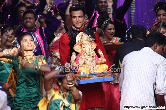 Rithvikholics's tweet image. Rithvik Dhanjani on &apos;Deva Shree Ganesha&apos; 
#AwesomeHost #GanpatiDevotee #Performer
glamsham.com/picture-galler…