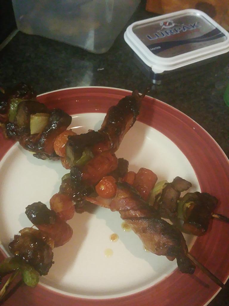 olga_botha's tweet photo. Most delicious home made Kebab with Rump, streaky bacon, cheese griller and sweet chilly sauce. http://t.co/zOGZOFsvk0