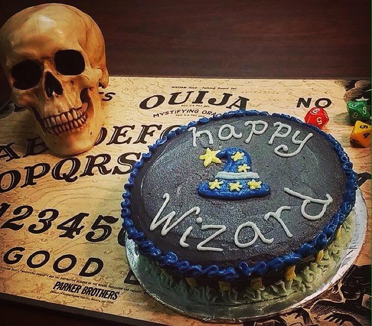 anniemoons's tweet photo. Grab your broomstick and fly on down to Annie Moons for the most magical confections in town! #wizard #cakemagic #stl http://t.co/P4xfLqrEsW