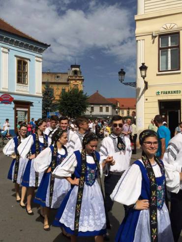 TransylvaniaTU's tweet photo. #Sachsentreffen 19. September 2015, Mediasch . 
#TransylvanianSaxons #meeting in Medias 19.09.2015 http://t.co/9ZCvQ8Vxeh