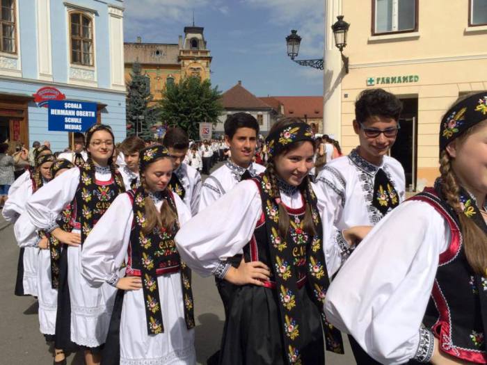 TransylvaniaTU's tweet photo. #Sachsentreffen 19. September 2015, Mediasch . 
#TransylvanianSaxons #meeting in Medias 19.09.2015 http://t.co/9ZCvQ8Vxeh