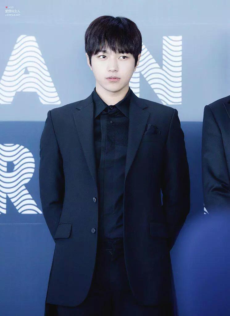 kimmsl's tweet photo. OHMYGOD I'M IN LOVE WITH THIS CREATURE http://t.co/Y8WwSw8d84