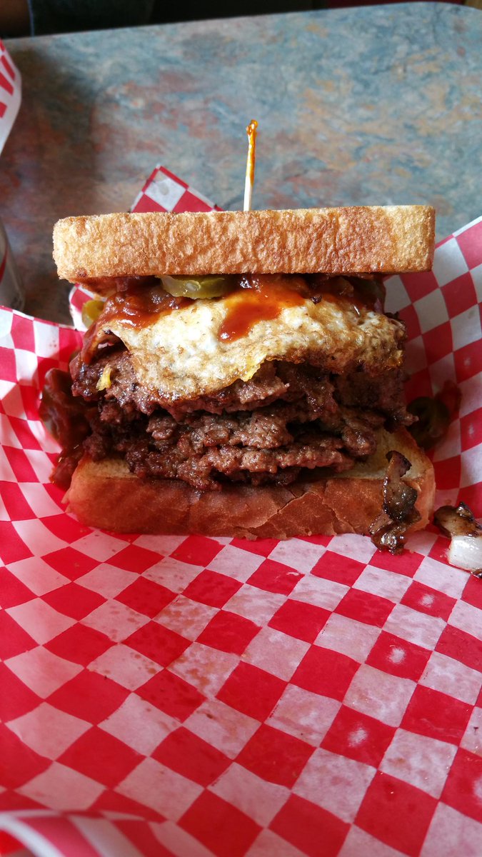 bierhauler's tweet photo. @BeefcakeBurgers When life gives you two hands, you grab the bull by the horns! #beefcraft #staybeefy #beefon http://t.co/DwA0GT5bUg