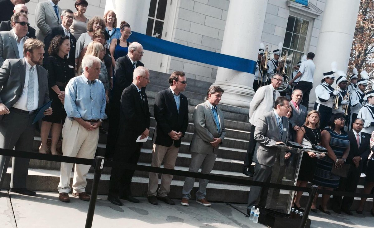 MatthewTitone's tweet photo. Great morning at #RibbonCutting of new #SIMuseum! A must see #gem! http://t.co/JywrBNzJRo
