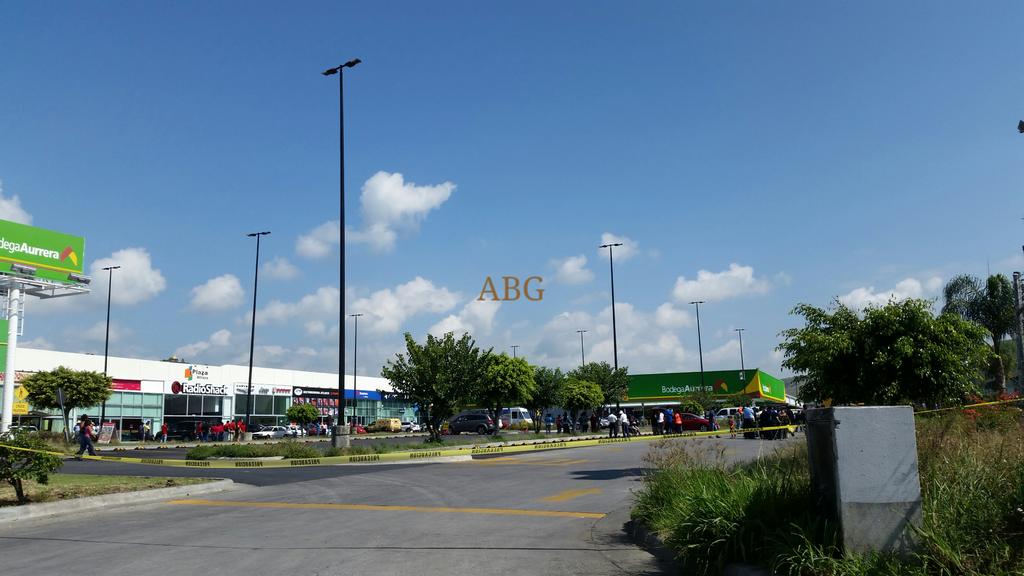 ReporterAtlixco's tweet photo. #Similacro en plaza #Atlixco en el día de la protección civil @Sintesisweb @Luis_Galeazzi_B @OxygnRadioWeb http://t.co/X8r2Lo4GOy