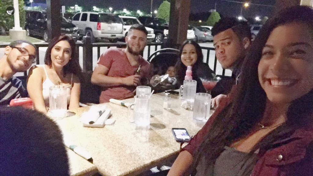 RebeccaTabarez's tweet photo. @Dalilove13 birthday dinner 💕 #Felling22 http://t.co/0vFtQmP7Pl