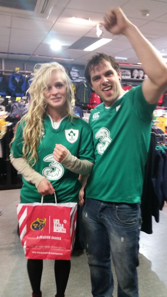 binkystar1106's tweet photo. More happy customers supporting Ireland @lifestylesports #EnnisSC #ForVictory @louisenevkenn @l_crotty http://t.co/sKYLAh3COO