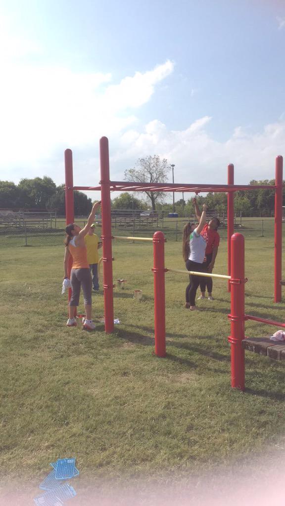 NeeNee615's tweet photo. HON DAY 2015 Haynes Middle School! #ProjectPaint #HONDay2015
#Volunteer #615 ๐โป๏ธโ
๐ณ๐จ๐ฉ๐ง๐ฆ http://t.co/P0gchOZBiU