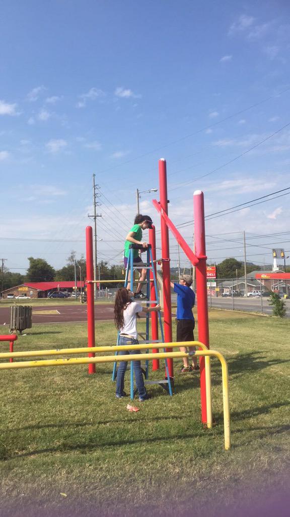 NeeNee615's tweet photo. HON DAY 2015 Haynes Middle School! #ProjectPaint #HONDay2015
#Volunteer #615 ๐โป๏ธโ
๐ณ๐จ๐ฉ๐ง๐ฆ http://t.co/P0gchOZBiU