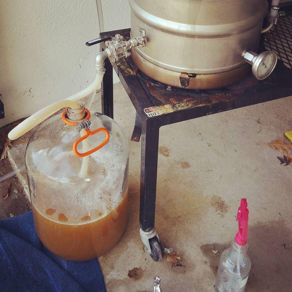 frybrews's tweet photo. Filling Carboys before noon! #frybrews #frybrewsatx #homebrew #craftbeeratx #craftbeer #at… http://t.co/X8NxGOOPo7 http://t.co/uxxrKrftUN