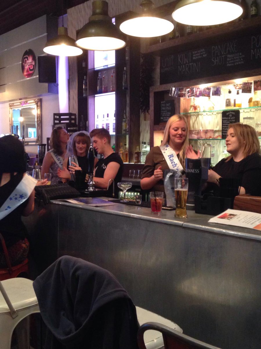 Unit_Bar's tweet image. Busy afternoon with more lovely ladies taking part in cocktail courses // to book call 01228 514823 #unit #carlisle