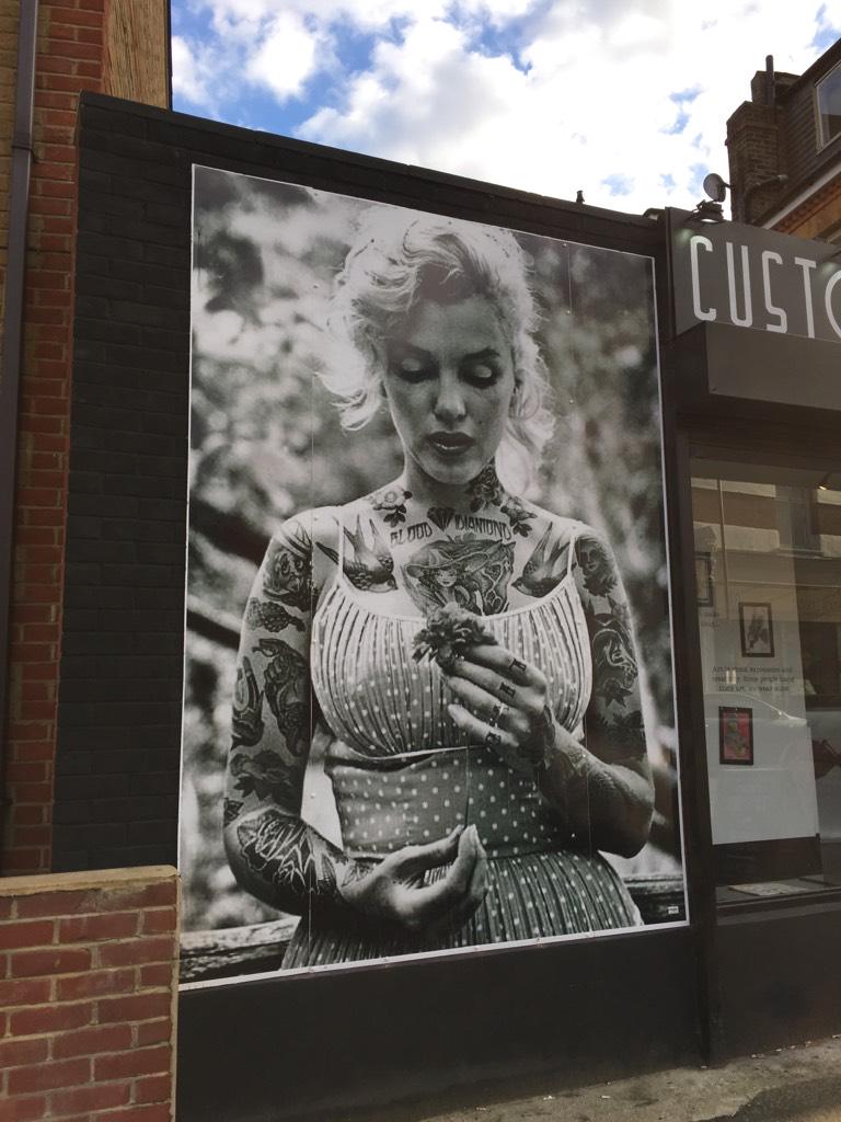JumbleTrailSE27's tweet photo. Finished flyering for today. Last drop - @StudiotrapTatts #Chatsworth Rd. Saw this amazing pic outside.  #WestNorwood http://t.co/f5EyhTUEw9