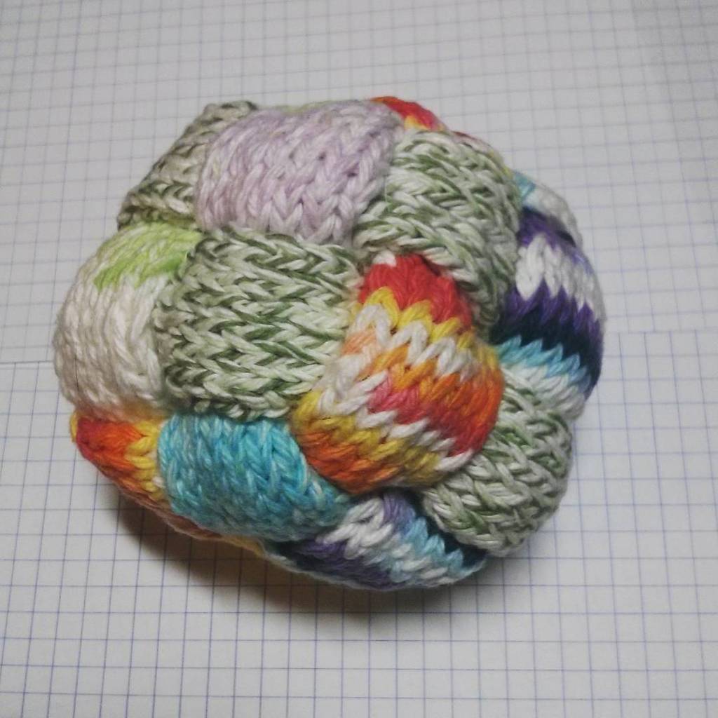 Craftypodes's tweet photo. I keep trying to get a good pic of this #knitted ball, but it's just a lot cooler when you… http://t.co/uiAtJDUGWk http://t.co/c6I4Iw0GJ8