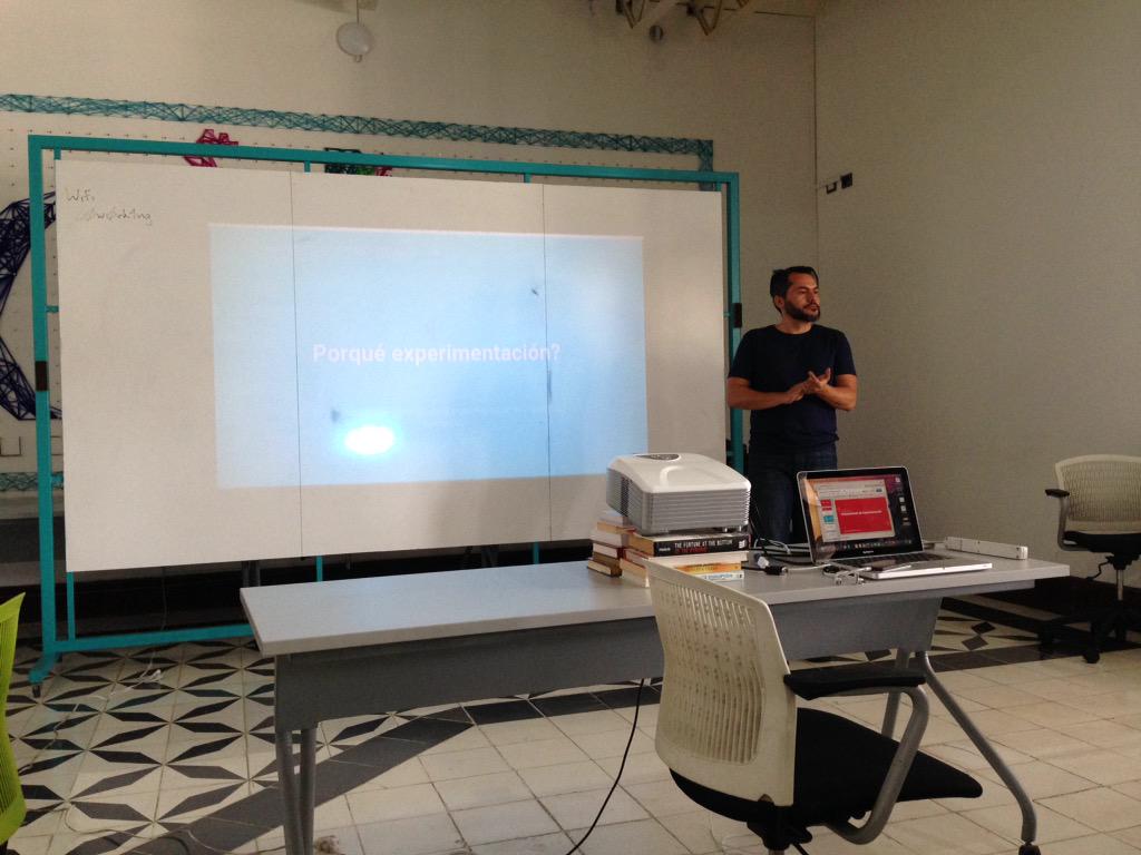 BlastosCrowd's tweet photo. @dem3nte talking about user experience at #GoogleDeveloperSummit. @google http://t.co/POLg1dP5HL