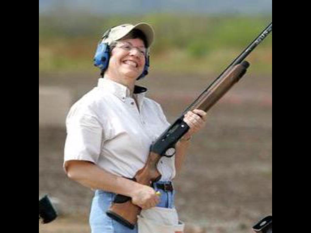 harryson_burger's tweet photo. I can't stand @diana_glampers , just look at that ridiculous look on her face. She's not capable of power. http://t.co/VM3Bf0IJRv