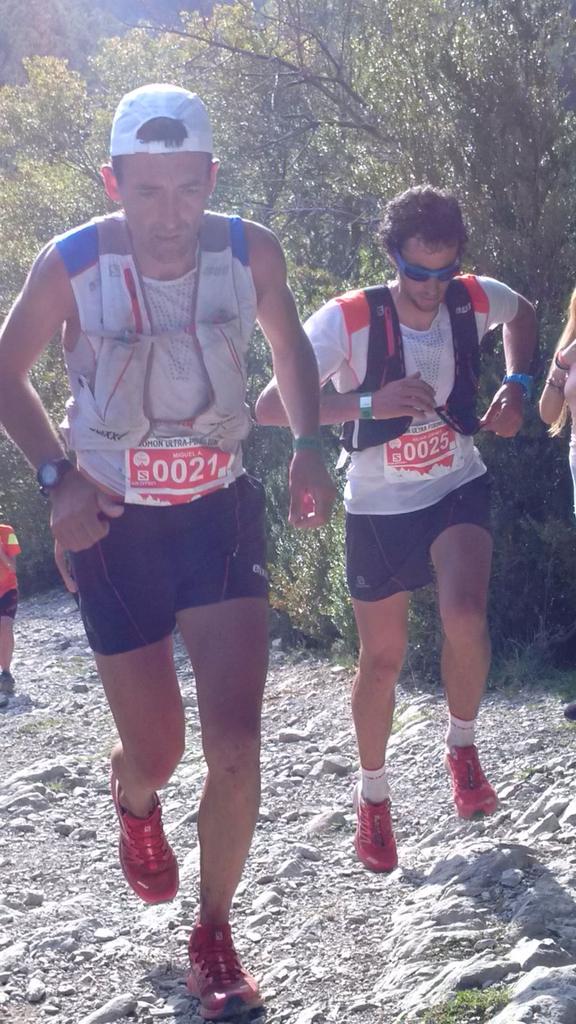 UltraPirineu's tweet photo. Atención! ¡¡Miguel y Kilian en Sant Martí!! ¡Esto va a ser un final trepidante! #UP15 http://t.co/1VlpJvVBu3