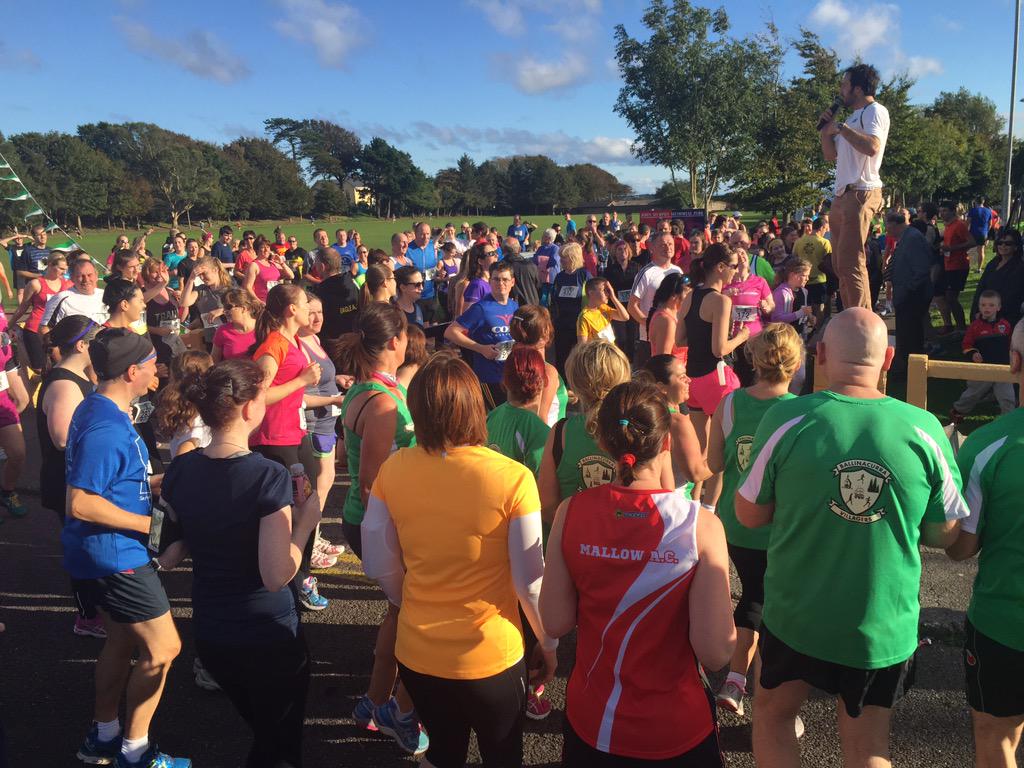Sonia5K's tweet photo. An impromptu stretching session! Thanks to @FeidhlimKelly for getting everyone in the mood for the #Sonia5k http://t.co/H5kIzk3bDV