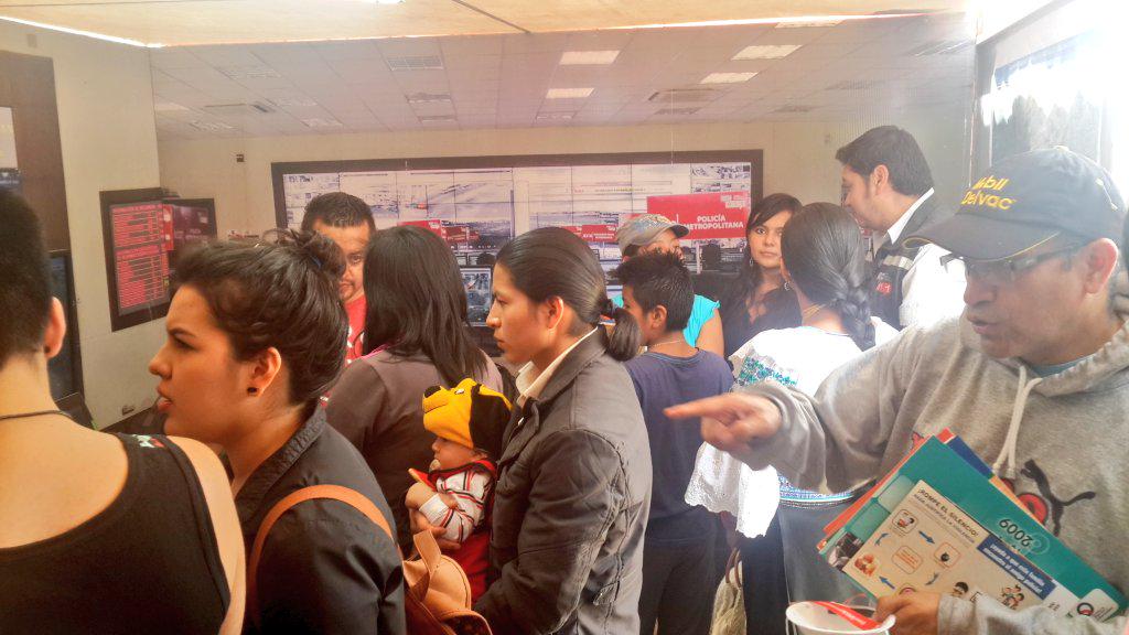 ECU911Quito's tweet photo. Infórmese sobre rutas evacuación, sitios seguros y albergues por #VolcanCotopaxi en #FeriadePrevención en La Carolina http://t.co/dZAKfcPAxi