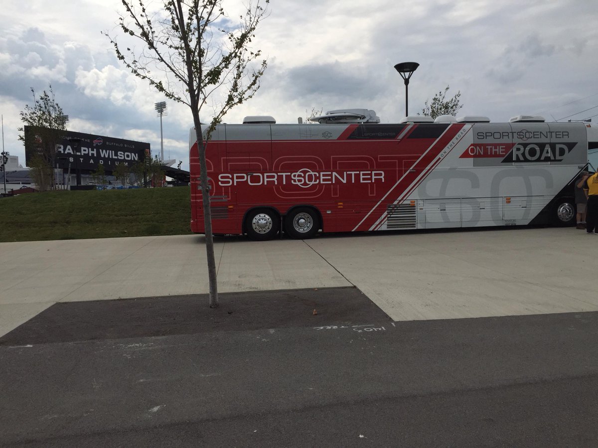 BuffaloBillsPR's tweet photo. Arriving at Ralph Wilson Stadium now: @SportsCenter http://t.co/gS57nQ9NGa