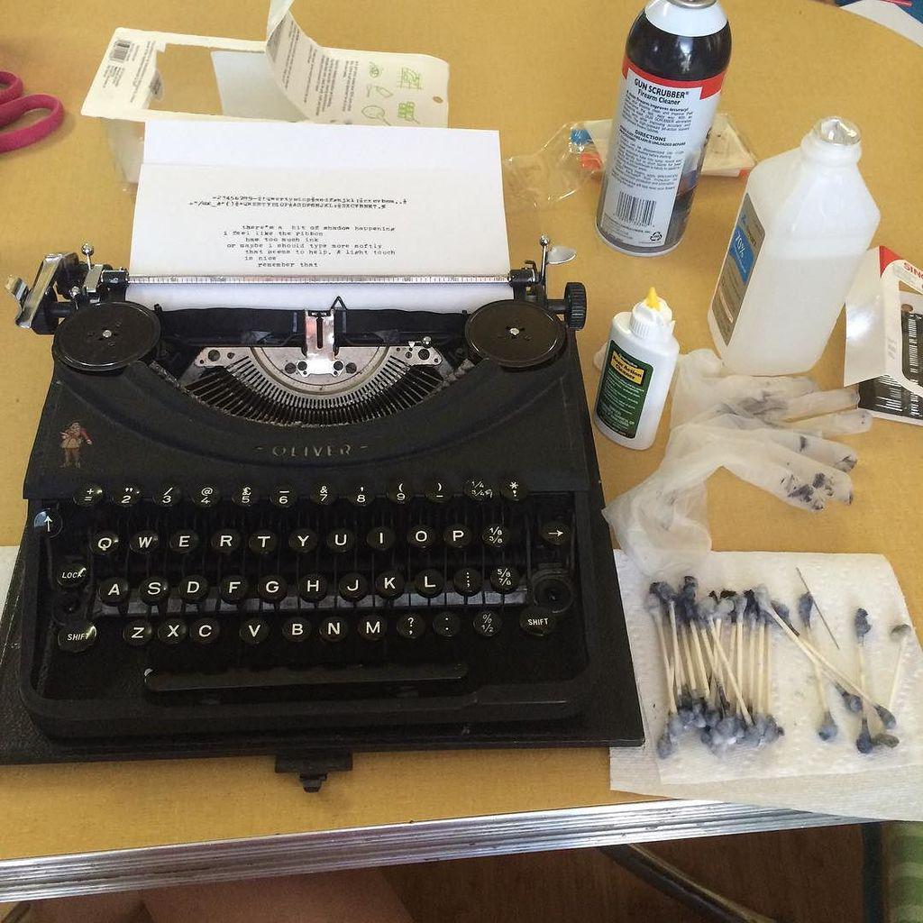 TypewriterRodeo's tweet photo. Re-post from @typewriterrodeo: "This nasty guy is all clean now. 👍 #typewriterrepair #typewriter #writersofinstagra… http://t.co/iXsquL3eqM