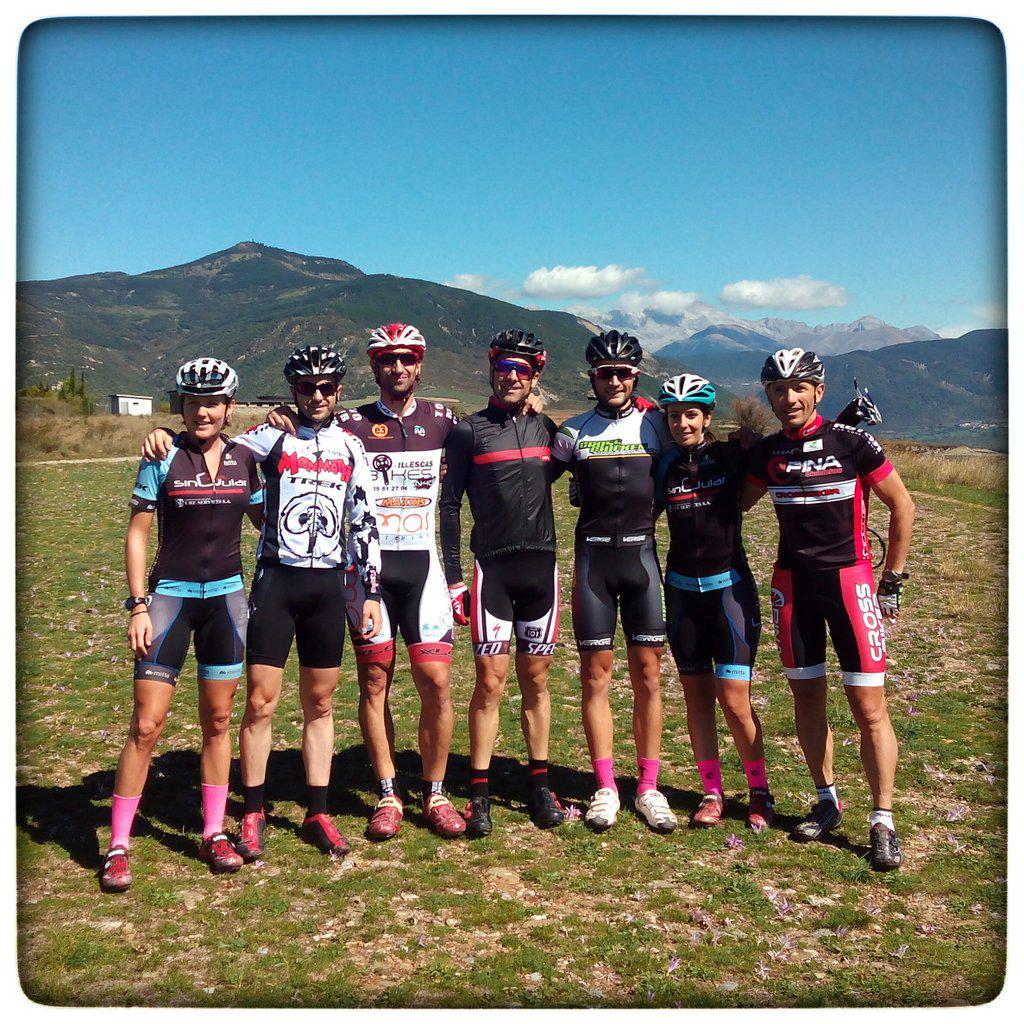 elena_larubi's tweet photo. La Selección Madrileña casi al completo. Vamosss equipooo!!!
@singularbikes @FMCICLISMO @TrekBikesSpain  #QHMTB2015 http://t.co/bGoCBLt6zB