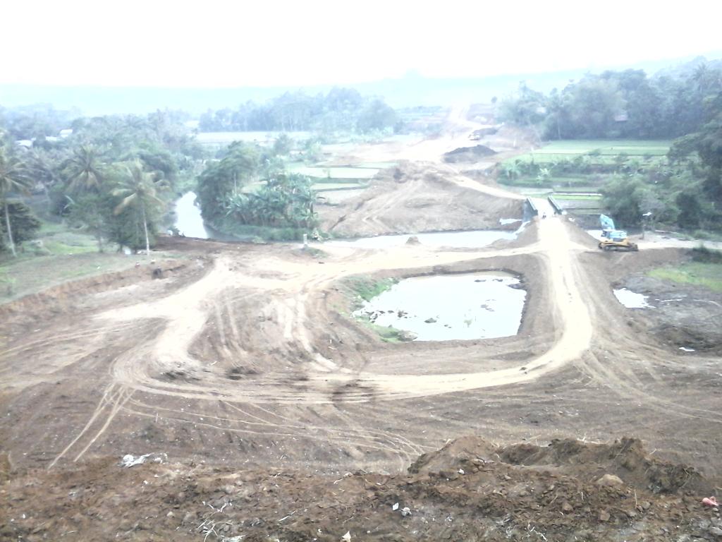 firdausm791's tweet photo. Semoga dengan di bangunnya jalan TOL bogor sukabumi .jalan raya bogor sukabumi tidak sering macet lagi. http://t.co/tSRBcziFJo