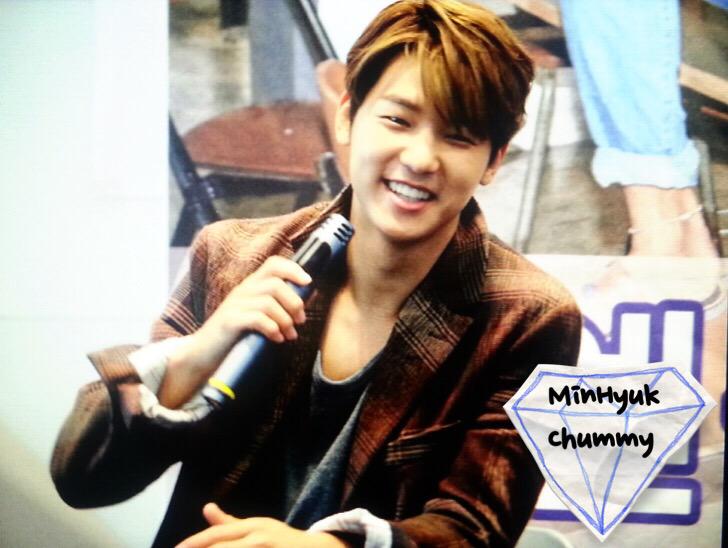 MinHyukChummy's tweet photo. 20150919 일산 팬싸인회 #2gether #Cinderella #CNBLUE #강민혁 preview2 @MR_KANGGUN 😚😚 http://t.co/Xj4L2lFWDp