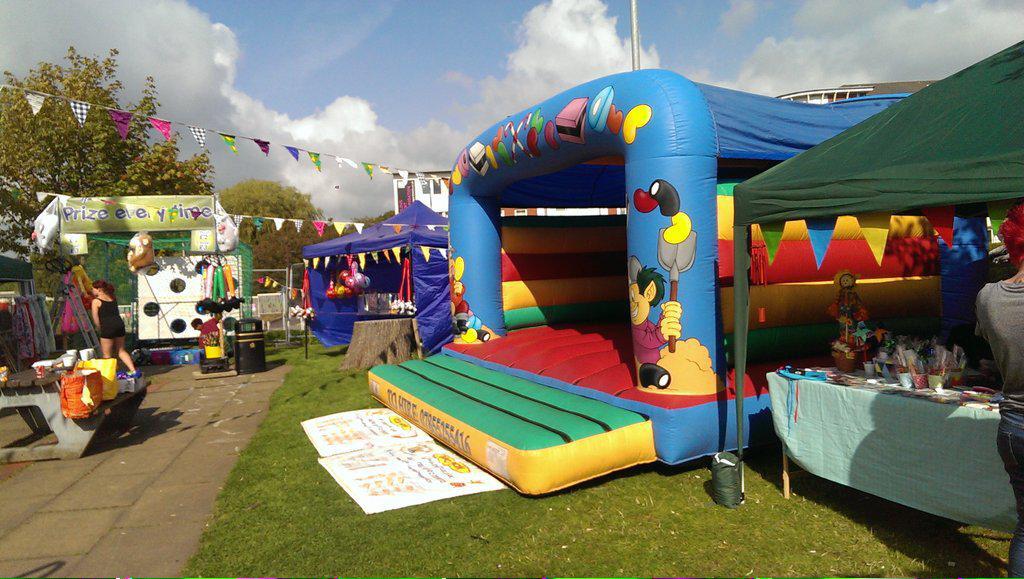 theguildpub's tweet photo. Oooh!! Aren't we looking great for @GuildCalling #GuildCalling #FamilyFun #EventsPreston @leponline http://t.co/1sEYWtFsCL