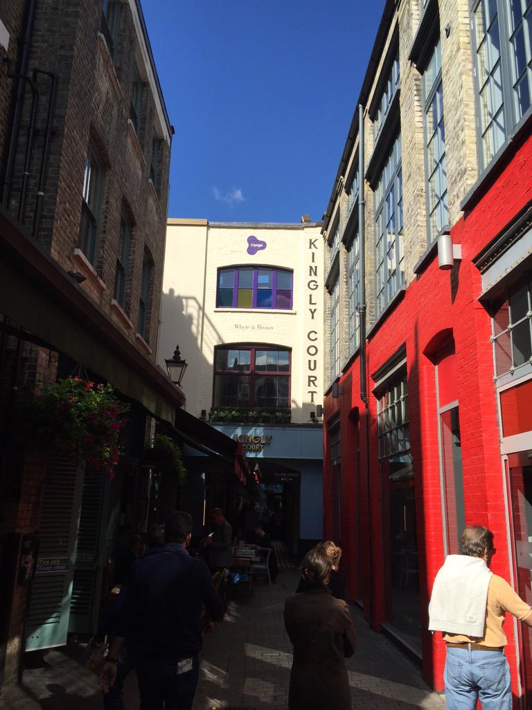 PlaylistGuy's tweet image. #NP "Sultans of Swing" Dire Straits #LondonSounds 🎸