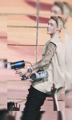 justinlovesben's tweet photo. Justin ekran kağıdı rt yaparak alın #EMABiggestFansJustinBieber http://t.co/qVKbS2PfFn