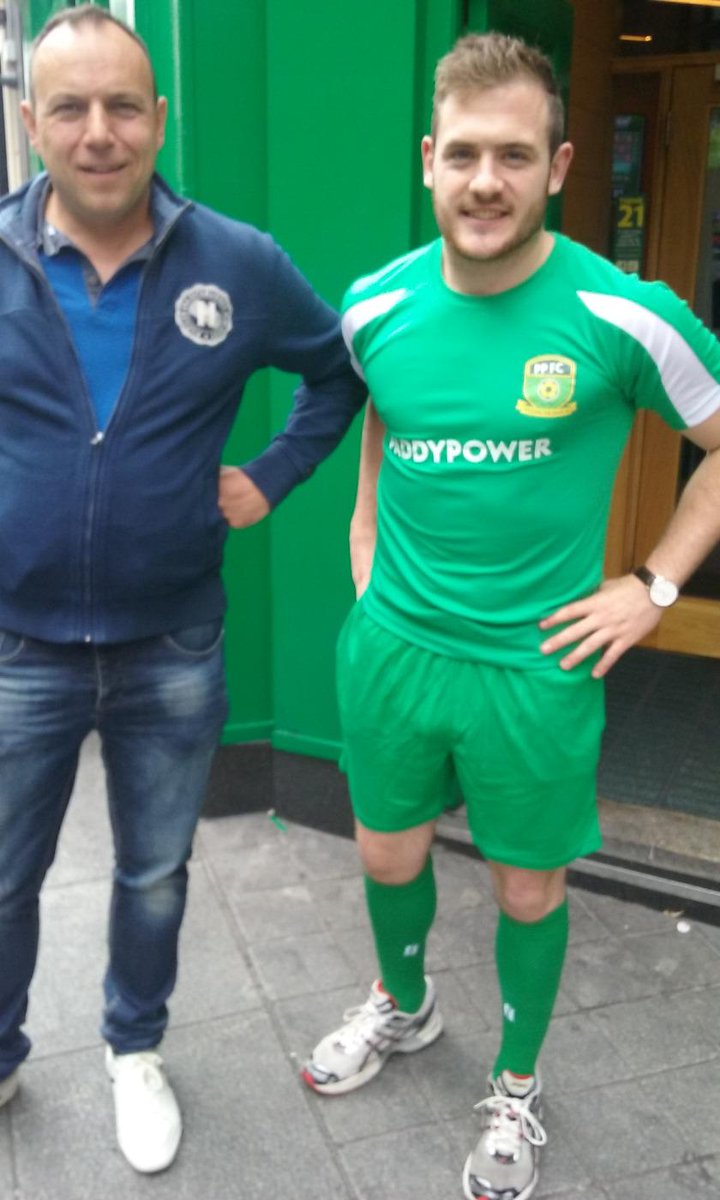 Hughie_Boo's tweet photo. @paddypower Andy from Glasgow &amp; His Dad were quick to call me a (full kit) w*nker! Very happy punters! #PPkits http://t.co/JlfQ6Co9mJ