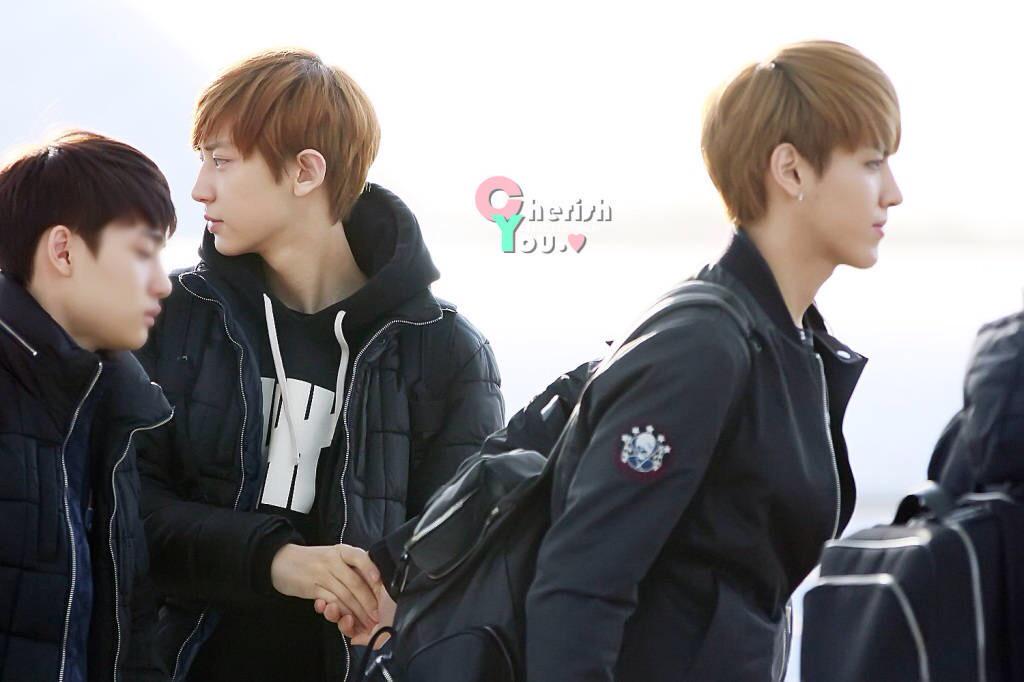 ichubbying's tweet photo. #คริสยอลจิ้นไปได้ไงวะ นั่นสิ!
พี่คริสนี่ก็นะ น้องยอลโตแล้ว
ทั้งโอบลงจากเวที ประคอง จับมือ ฮึ!!! http://t.co/c9ZGoketEd