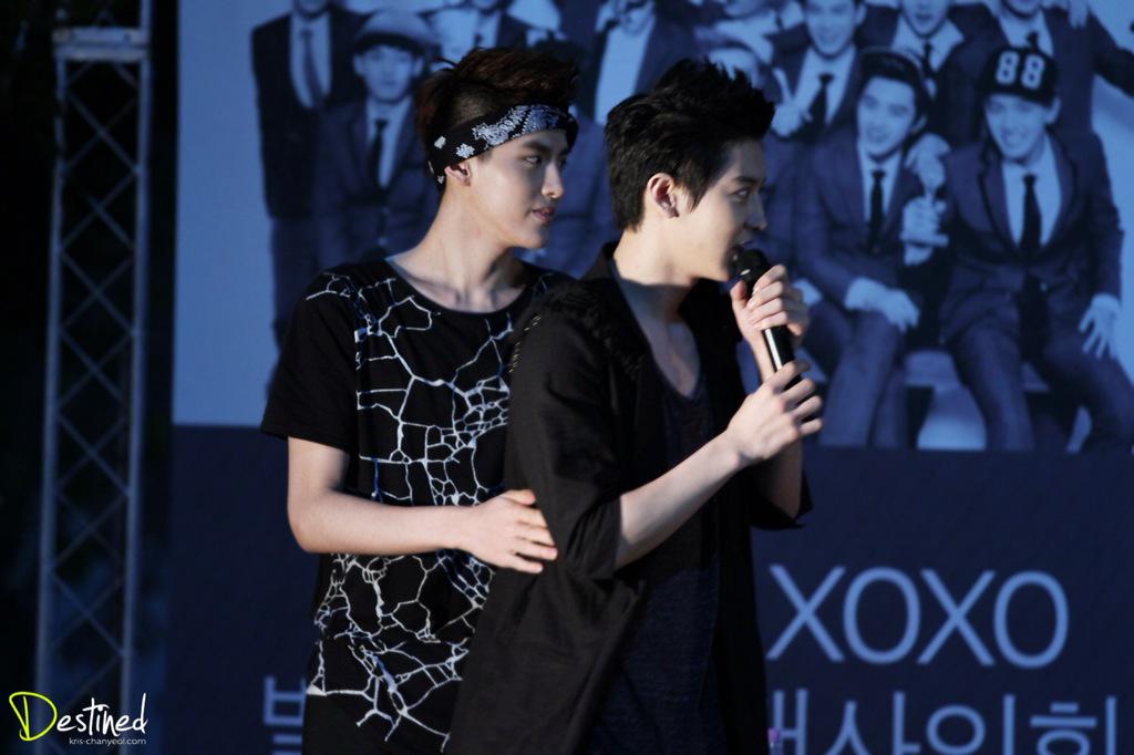 ichubbying's tweet photo. #คริสยอลจิ้นไปได้ไงวะ นั่นสิ!
พี่คริสนี่ก็นะ น้องยอลโตแล้ว
ทั้งโอบลงจากเวที ประคอง จับมือ ฮึ!!! http://t.co/c9ZGoketEd