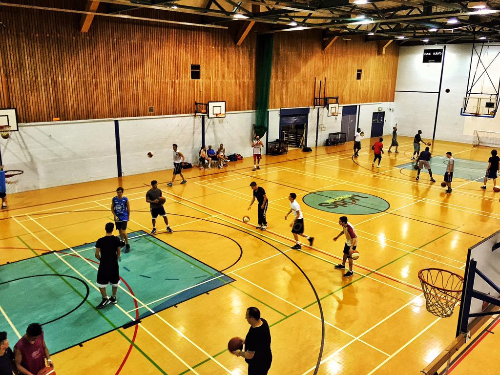 OBUBasketball's tweet photo. Let the madness begin, men's team trials are under way #freshmeat #WeAreBrookes http://t.co/MYyJcXm1jr