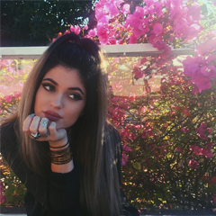 justinlovesben's tweet photo. kendall kylie pack #EMABiggestFansJustinBieber http://t.co/By9jvPudXg