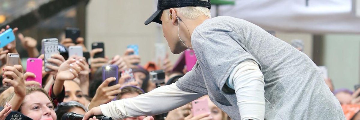 justinlovesben's tweet photo. kendall kylie pack #EMABiggestFansJustinBieber http://t.co/By9jvPudXg