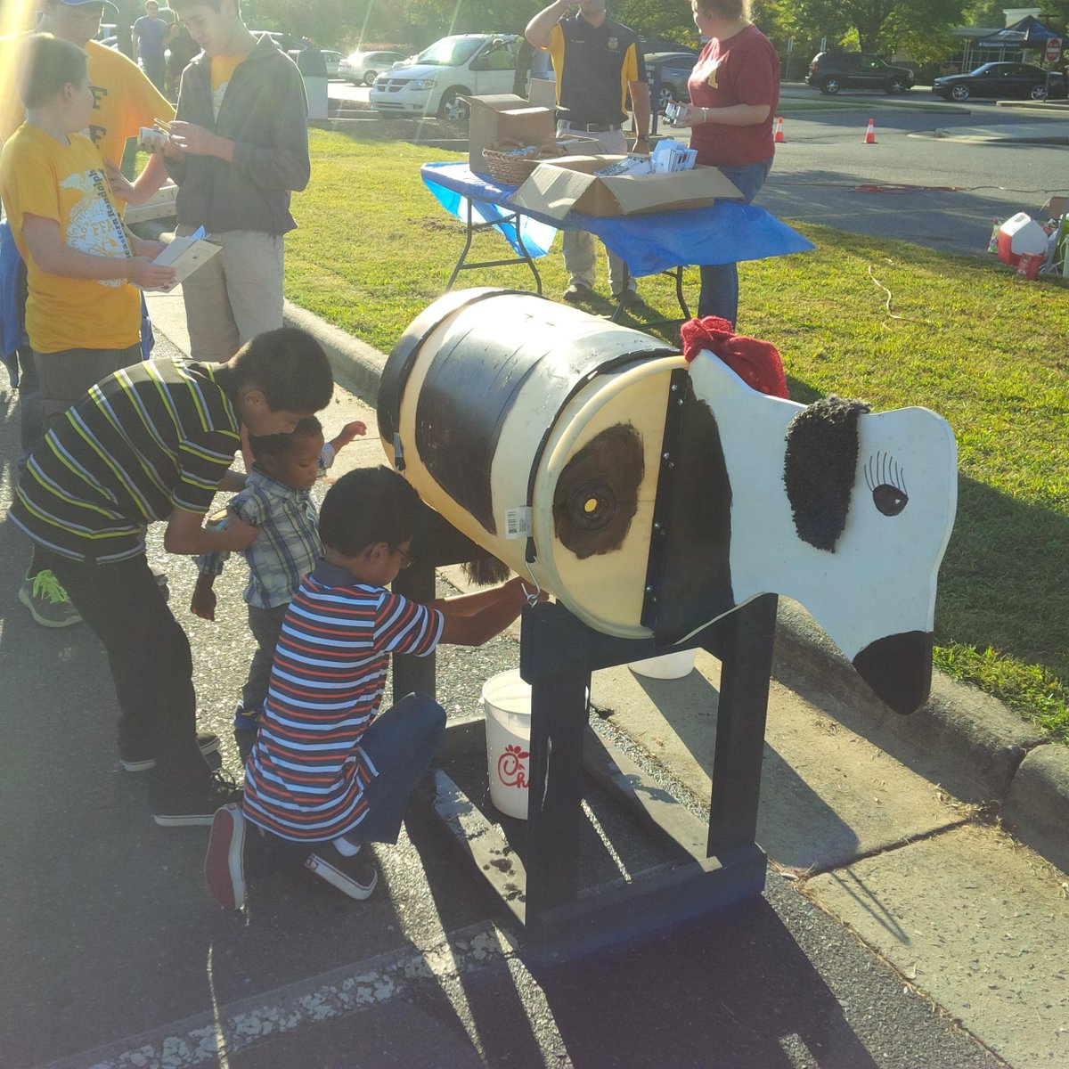 ncross_cte_nc's tweet photo. Milk a cow! Farm to fridge #ctefest #RCCcampus till2pm http://t.co/0rXjZd5mQn