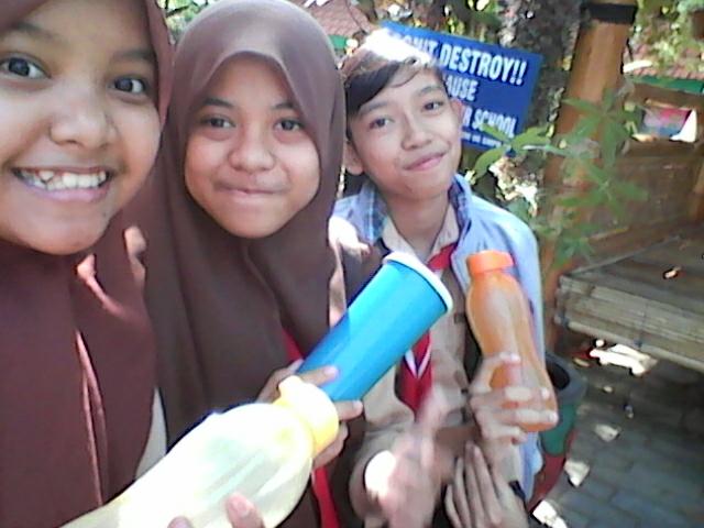 Nimas_Galuh's tweet photo. beberapa fasilitas yang menunjang sekolah ane menuju GREEN SCHOOL @GreenSchoolFest #GreenSchoolFestival #SMPN18MLG http://t.co/KAAWVspMdR
